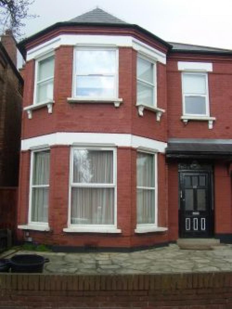 			MUST BE SEEN, Studio Apartment, 1 bath, 1 reception Flat			 Fordwych Road, KILBURN NW2